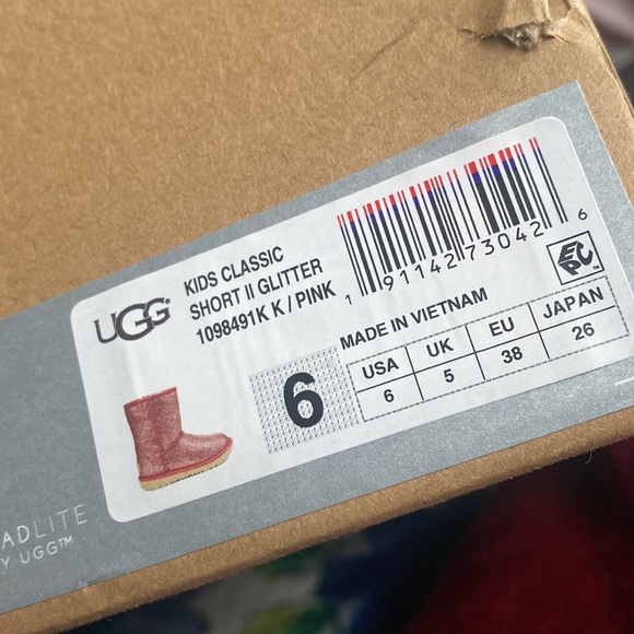 NEW UGG Classic Glitter Pink NEW Size 6 - Picture 2 of 8
